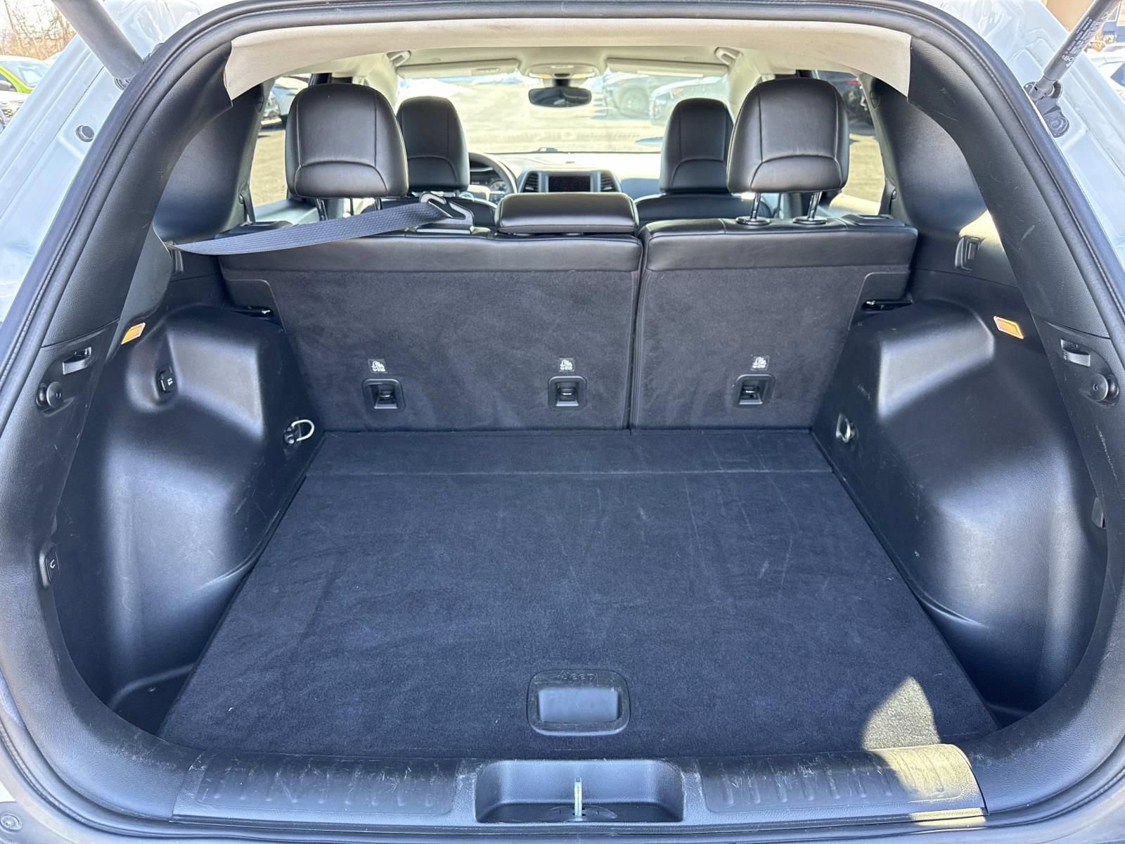 Used 2023 Jeep Cherokee Altitude Lux image 27