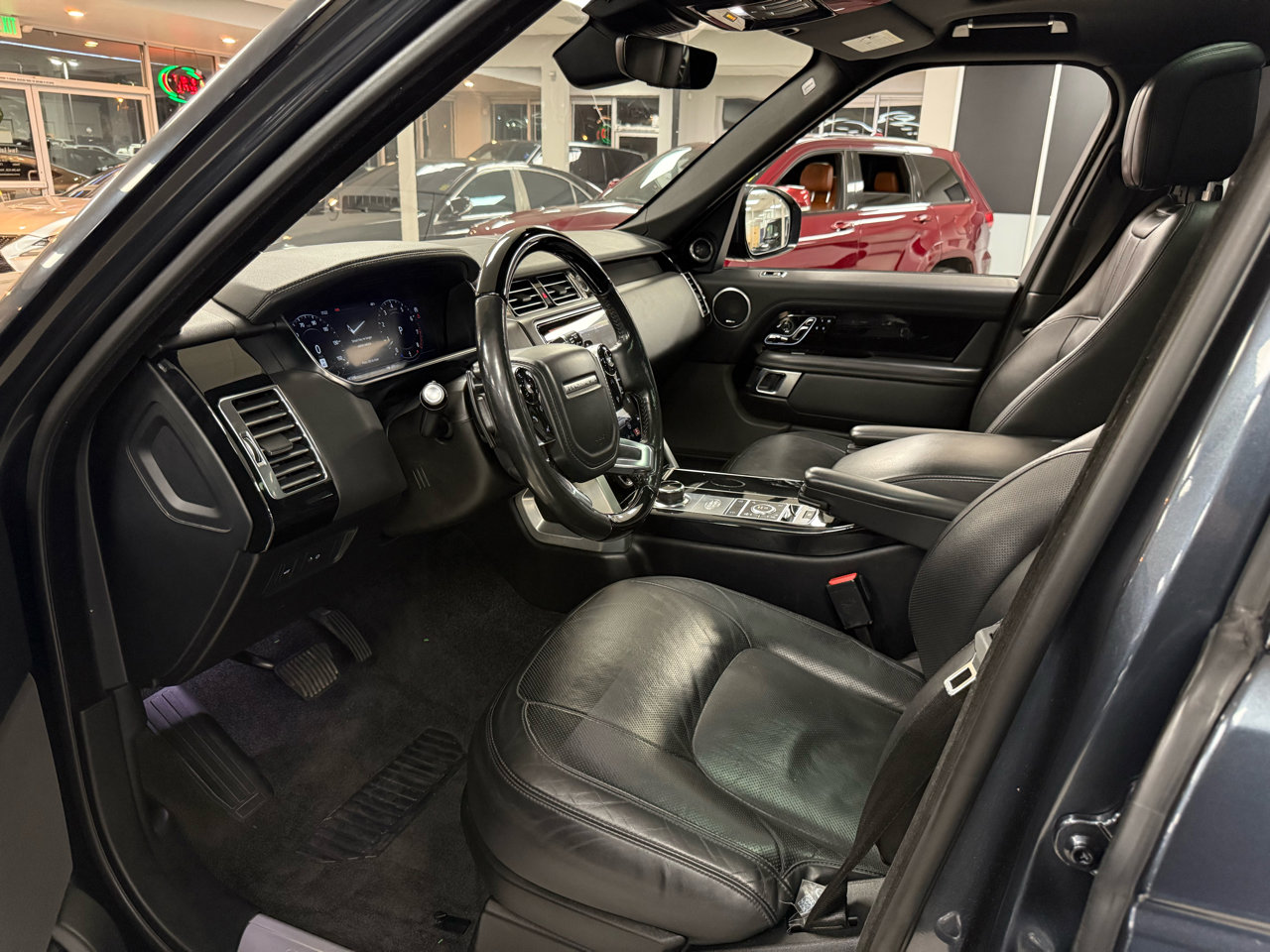 Used 2019 Land Rover Range Rover HSE image 10