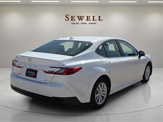 Used 2025 Toyota Camry LE image 4