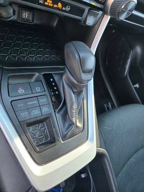 Used 2024 Toyota RAV4 XLE AWD/4WD image 16