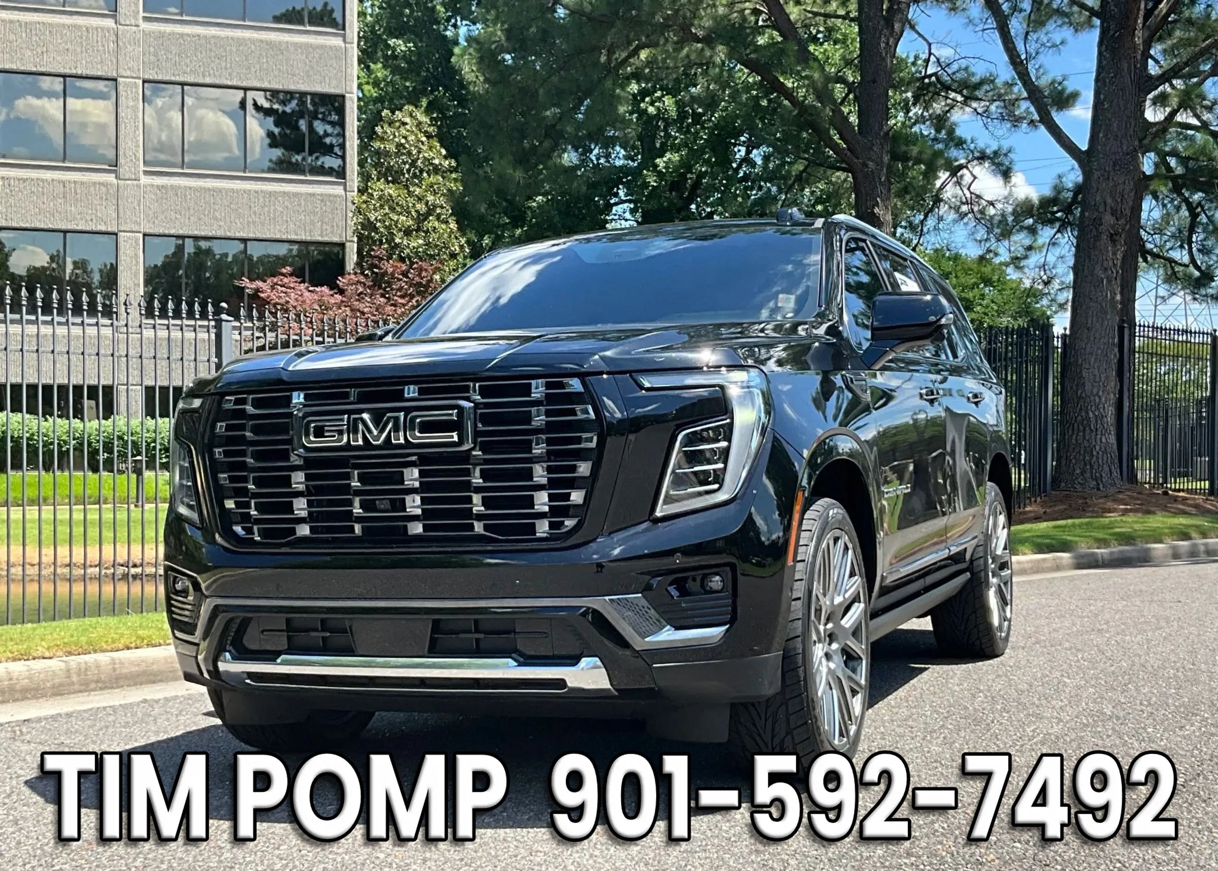 Used 2025 GMC Yukon Denali Ultimate AWD/4WD image 2