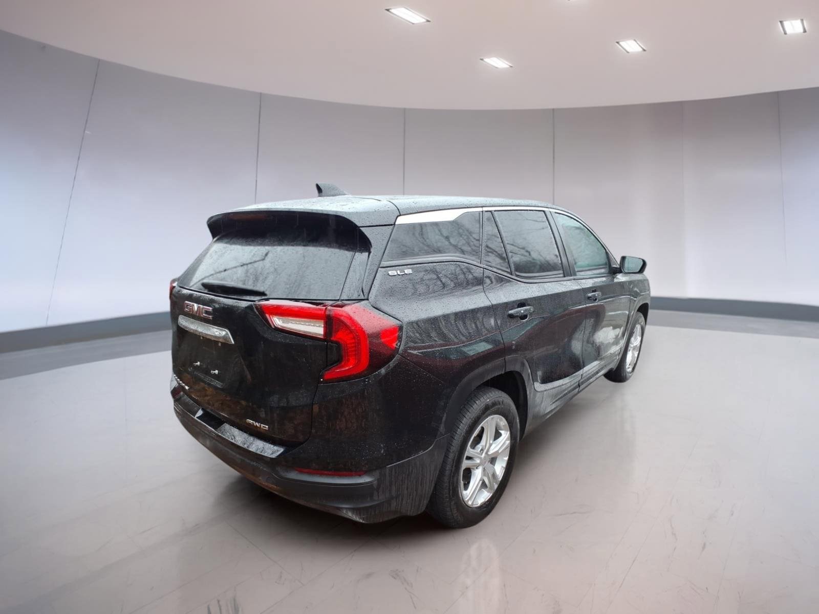 Used 2024 GMC Terrain SLE AWD/4WD image 4