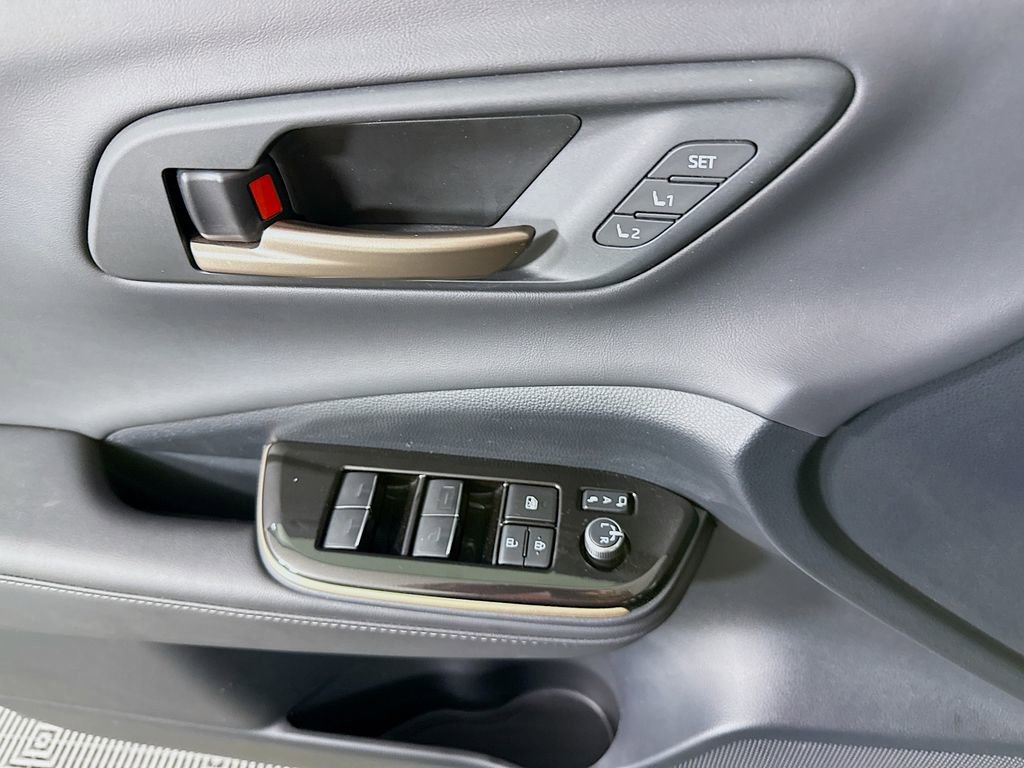 Used 2025 Toyota Crown Limited w/ Advanced Technology Package AWD/4WD image 21