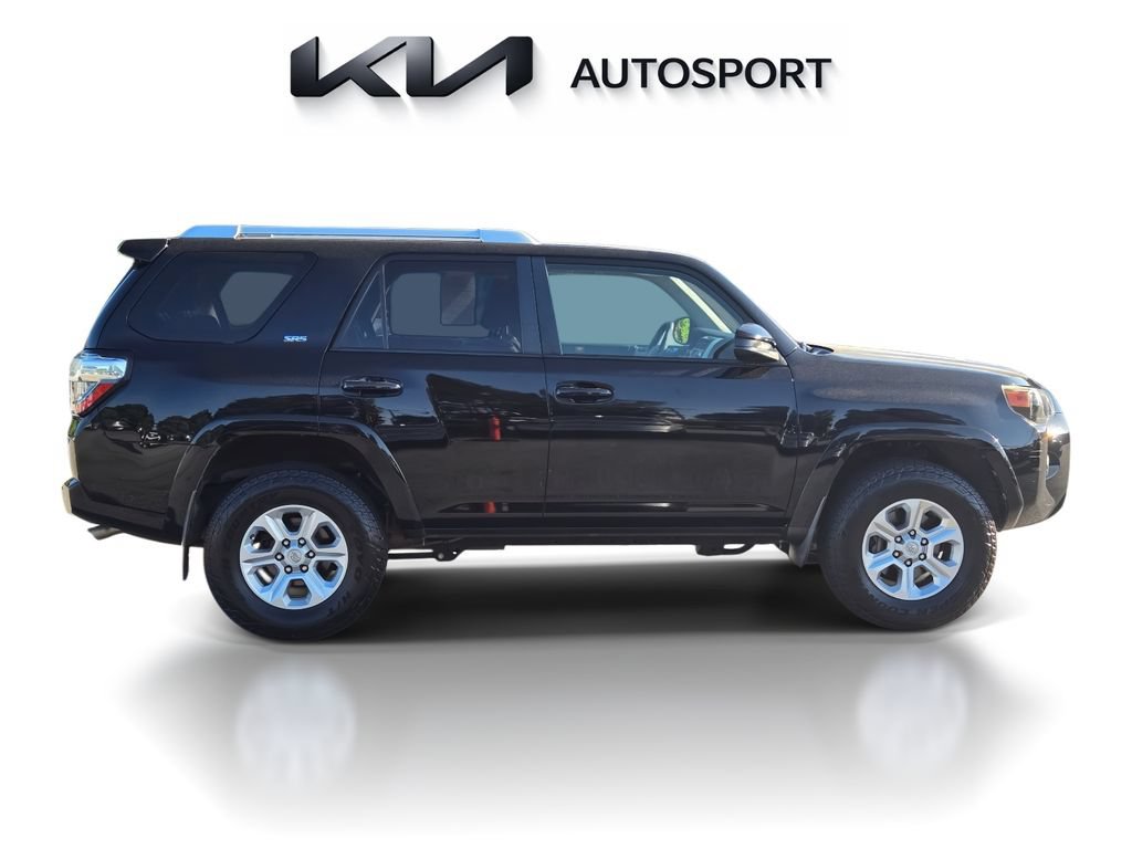 Used 2018 Toyota 4Runner SR5 AWD/4WD image 7