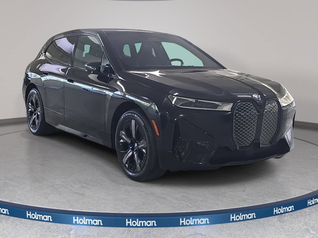 Used 2024 BMW iX xDrive50 w/ Sport Package AWD/4WD image 4