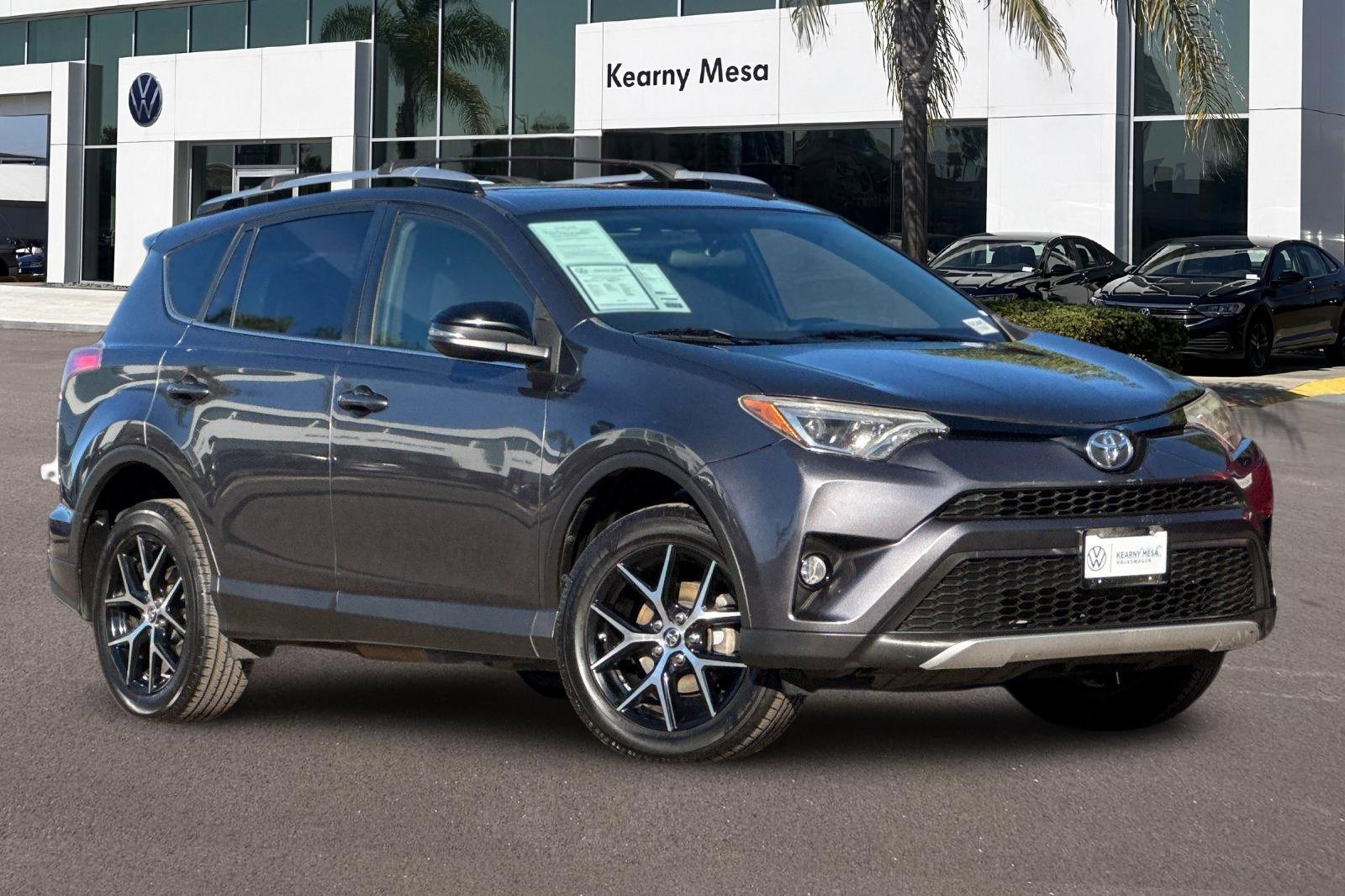 Used 2016 Toyota RAV4 SE image 2