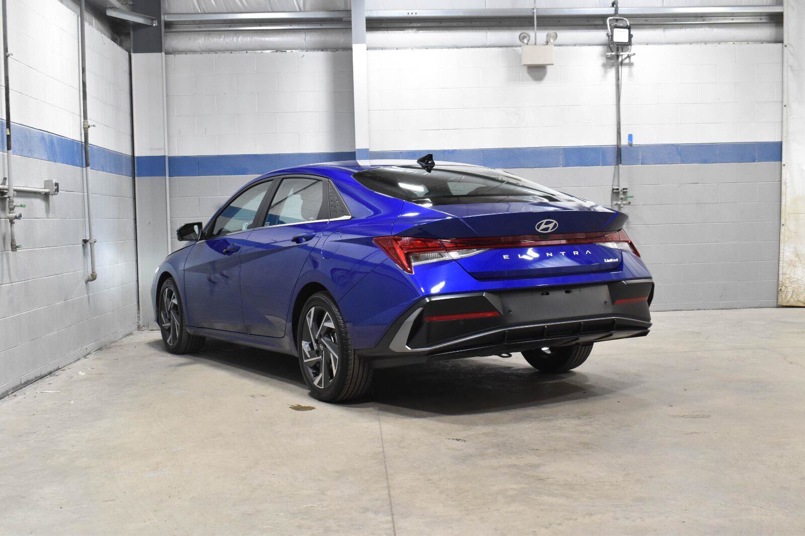 Used 2024 Hyundai Elantra Limited FWD image 22