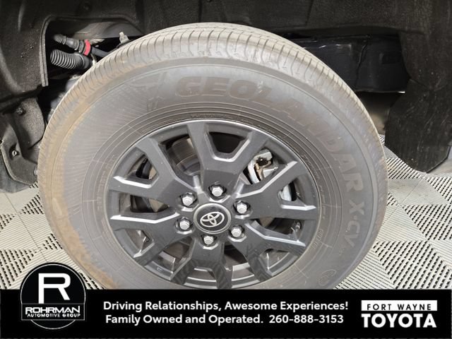 Used 2025 Toyota 4Runner SR5 AWD/4WD image 11