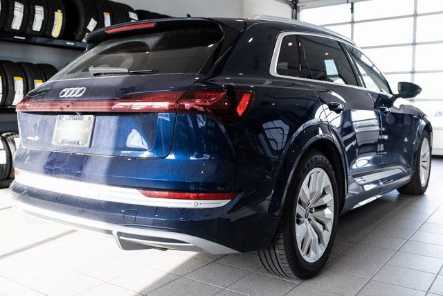 Used 2022 Audi e-tron S Prestige AWD/4WD image 6
