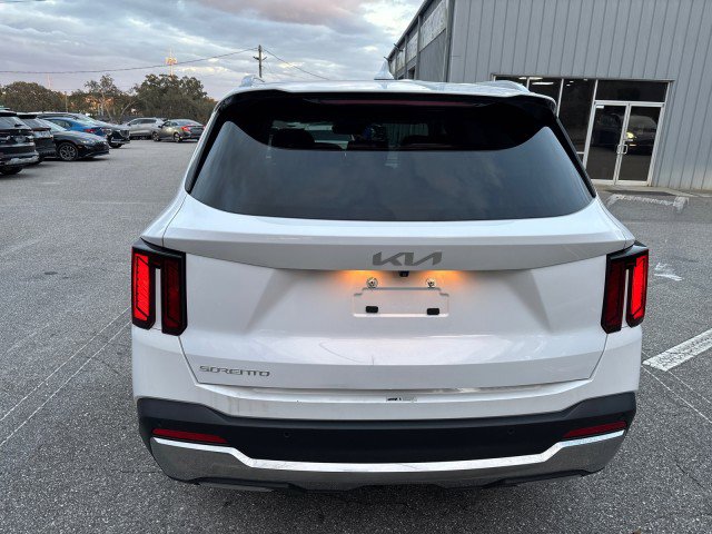 Used 2024 Kia Sorento S image 8
