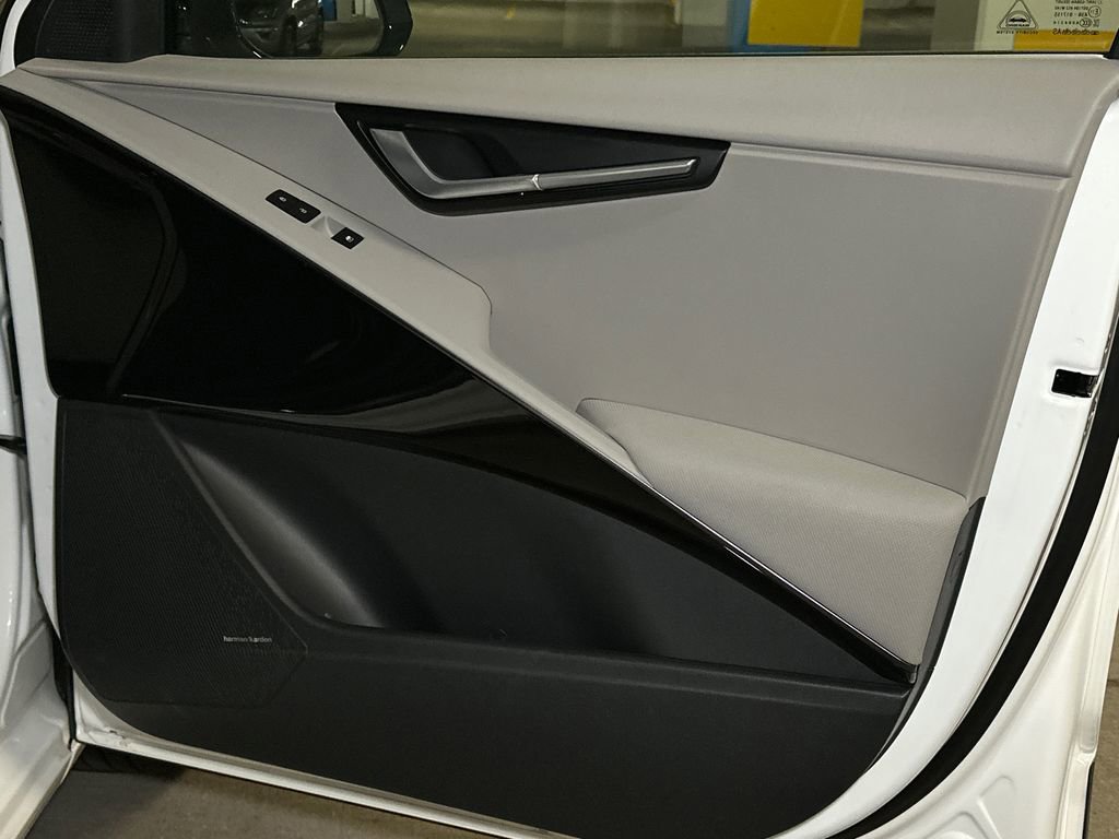 Certified 2023 Kia Niro Wave w/ Wave Preserve Package FWD image 16