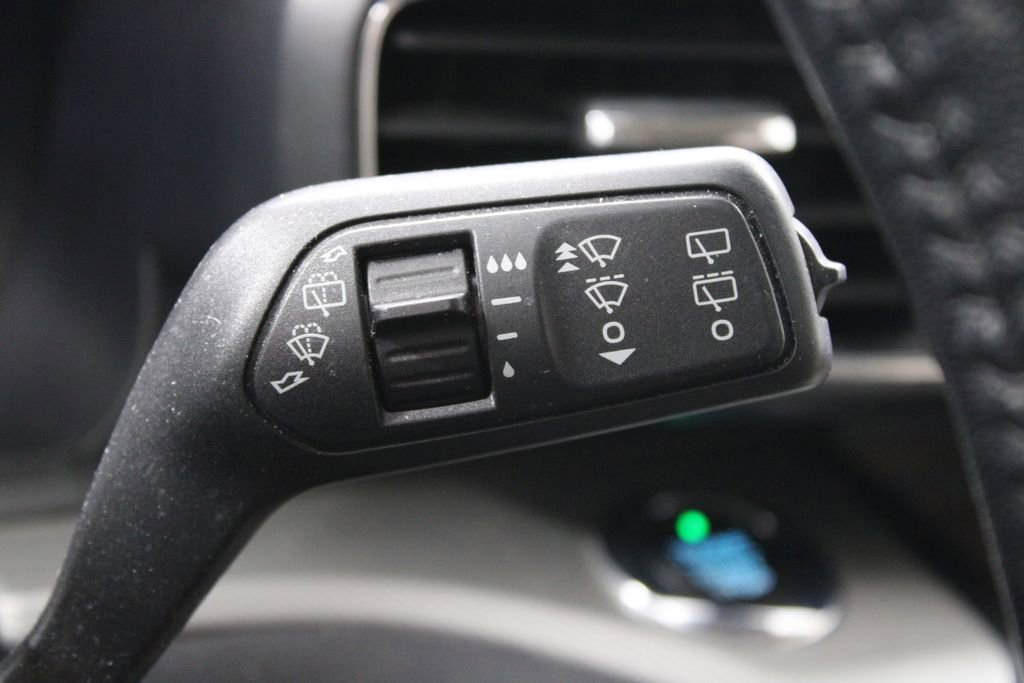 Used 2020 Ford Explorer XLT w/ Equipment Group 202A image 27