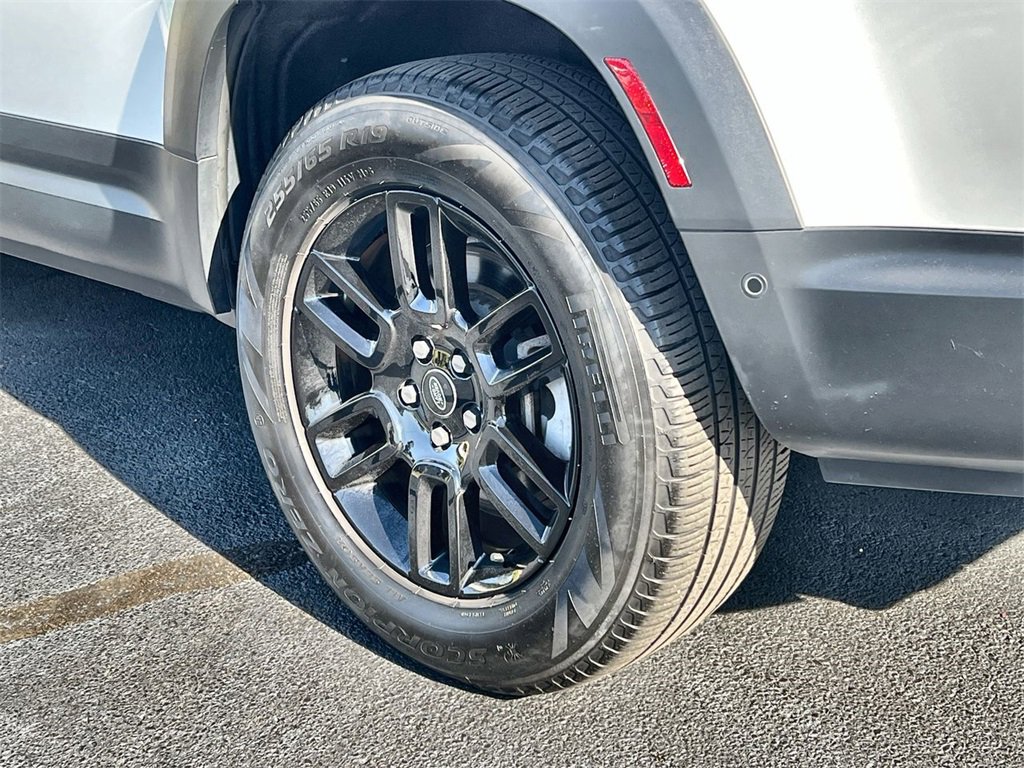 Used 2023 Land Rover Defender 130 S image 11