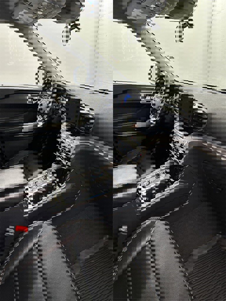 Used 2021 Ford Explorer XLT w/ Equipment Group 202A image 39