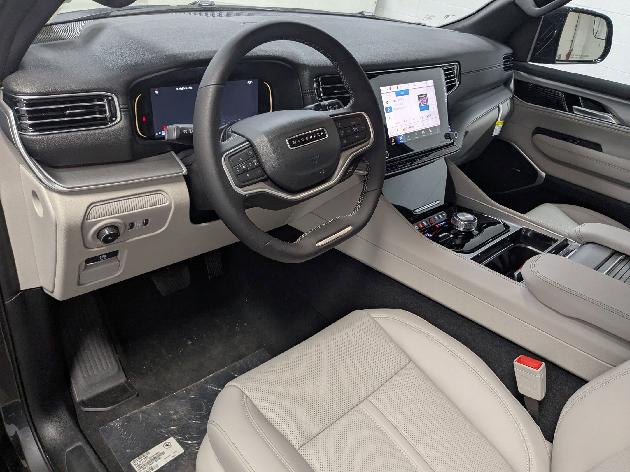 New 2025 Jeep Wagoneer Series II w/ 8-Passenger Seating Package image 10