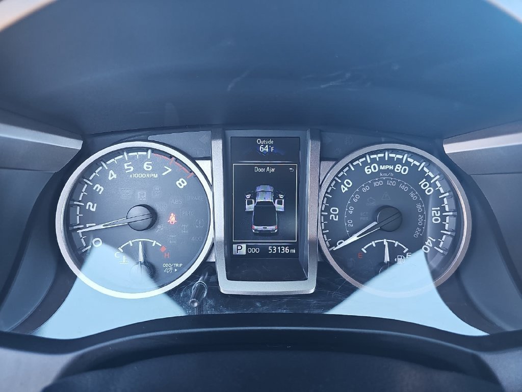 Used 2017 Toyota Tacoma SR5 w/ Tow Package RWD image 18