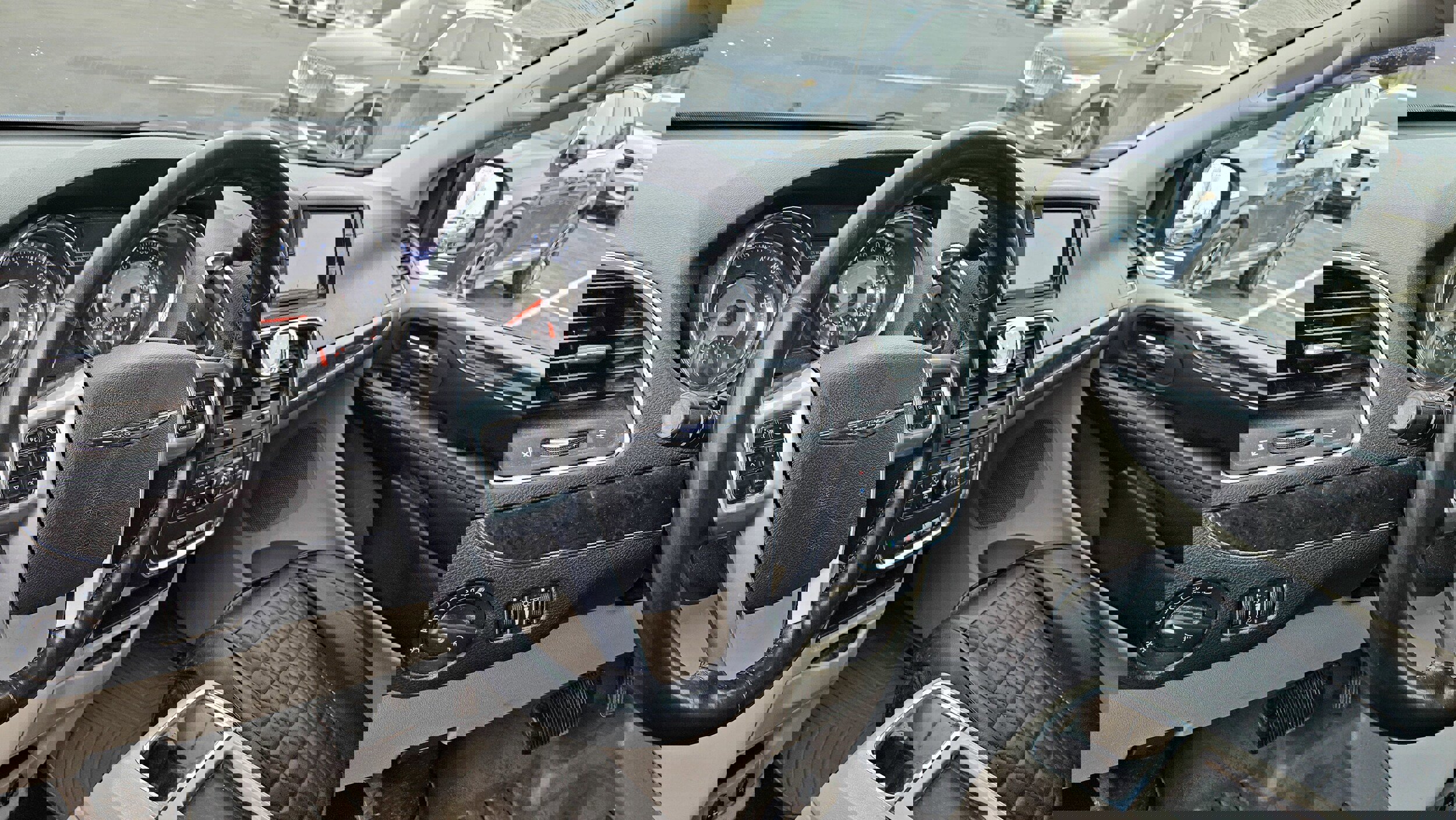 Used 2011 Chrysler Town & Country Touring-L w/ Driver Convenience Group image 10