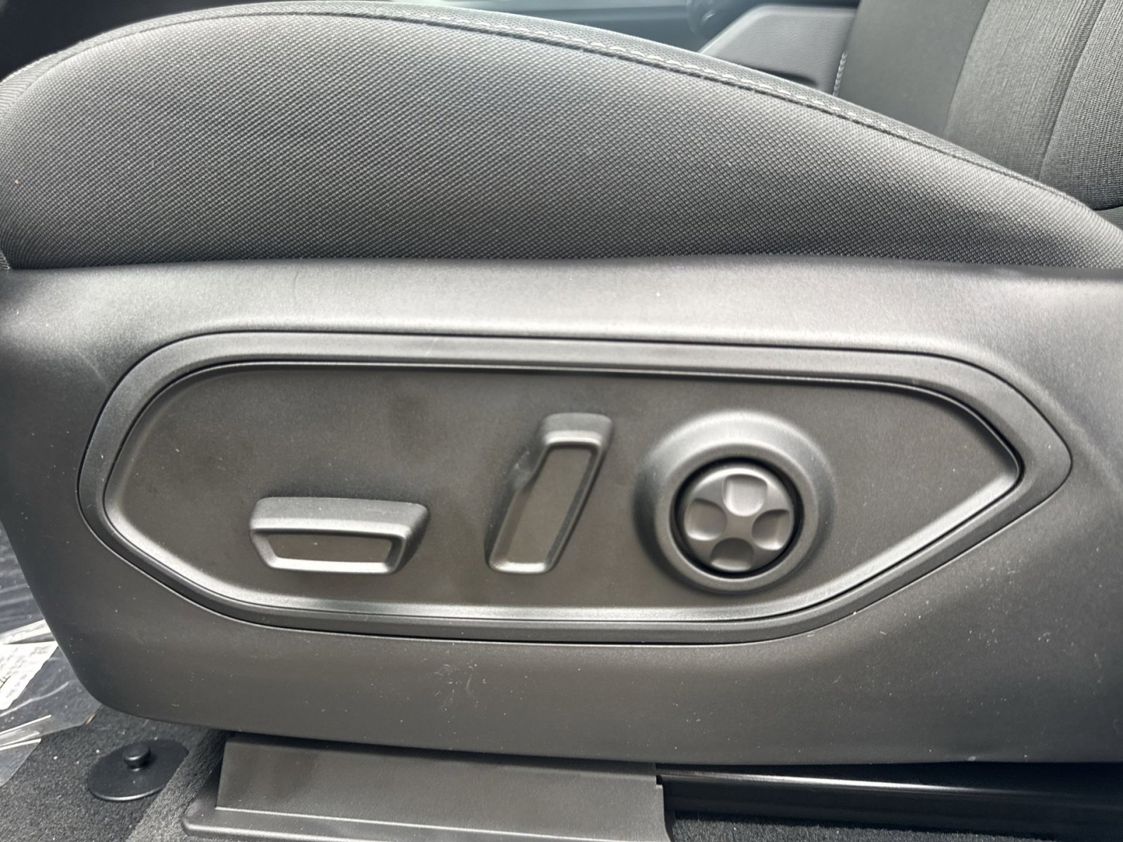 New 2025 Jeep Grand Cherokee L Laredo w/ Luxury Tech Group I image 14