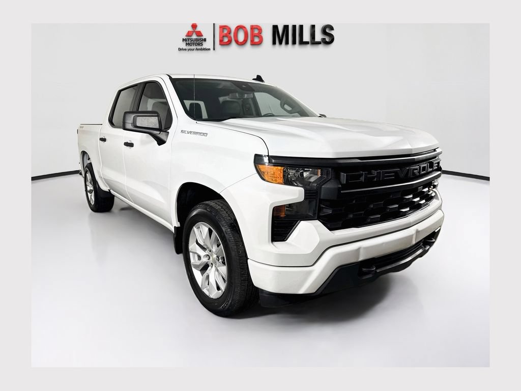 Used 2022 Chevrolet Silverado 1500 Custom AWD/4WD image 1