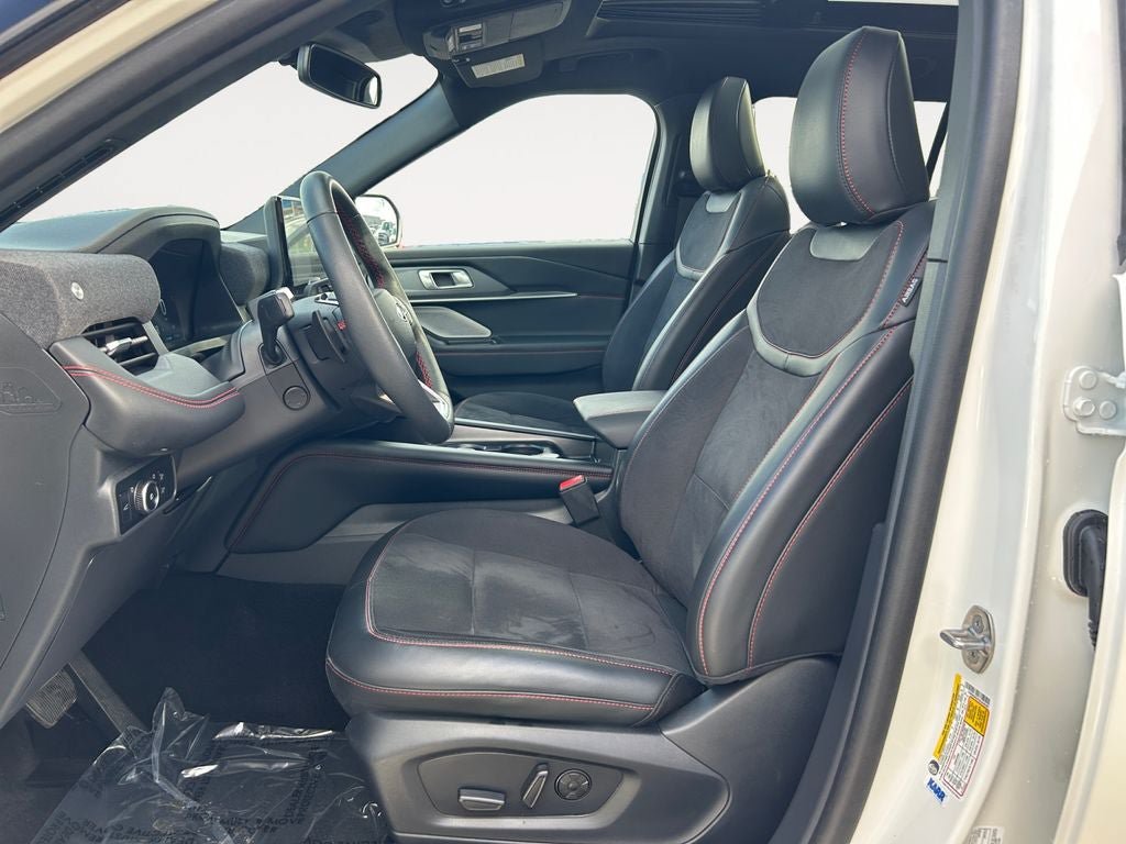 Used 2025 Ford Explorer ST AWD/4WD image 15