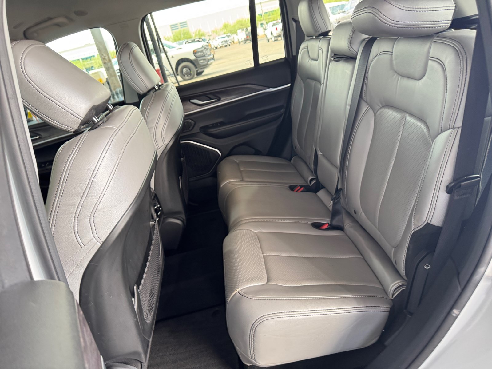 Used 2022 Jeep Grand Cherokee Limited AWD/4WD image 25