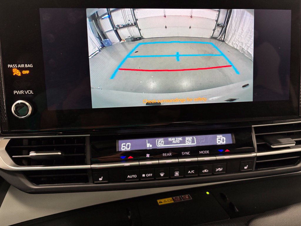 Used 2025 Toyota Sienna XLE AWD/4WD image 35