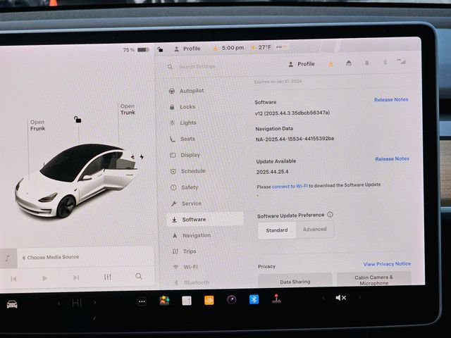 Used 2021 Tesla Model 3 Standard Range Plus image 36
