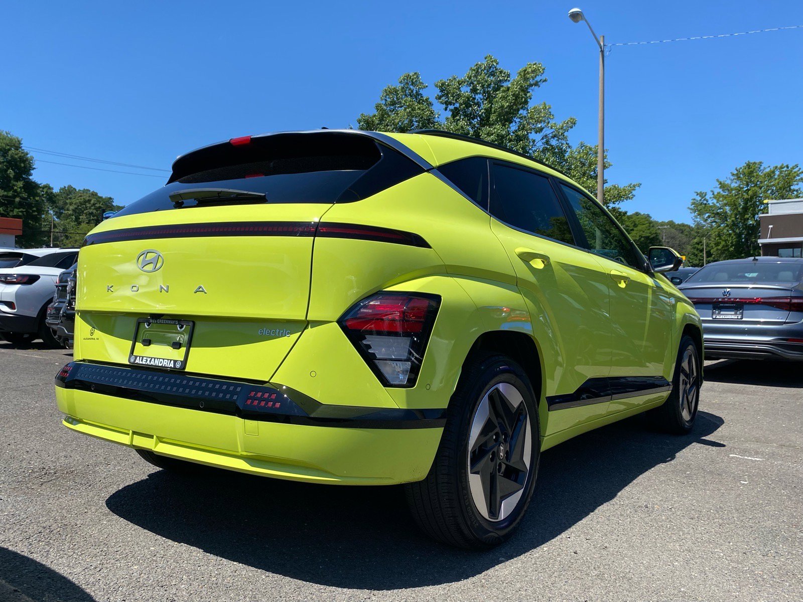 Used 2024 Hyundai Kona Limited FWD image 3