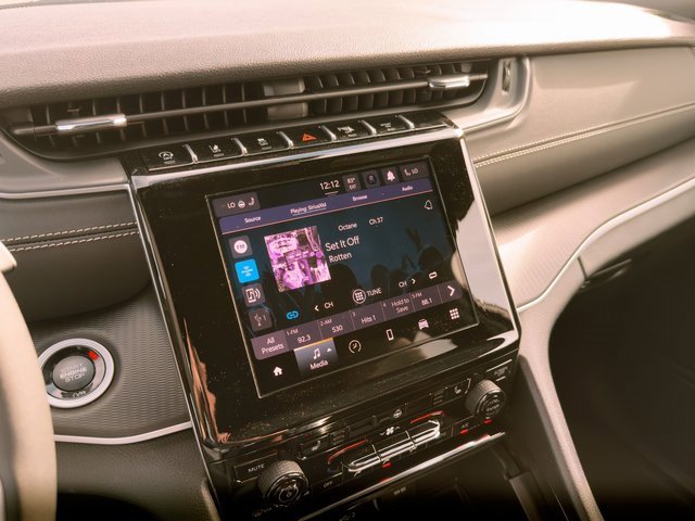 New 2025 Jeep Grand Cherokee L Laredo w/ Luxury Tech Group I image 26