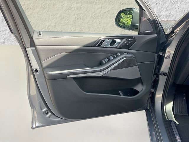 Used 2024 BMW X7 xDrive40i w/ Executive Package image 23