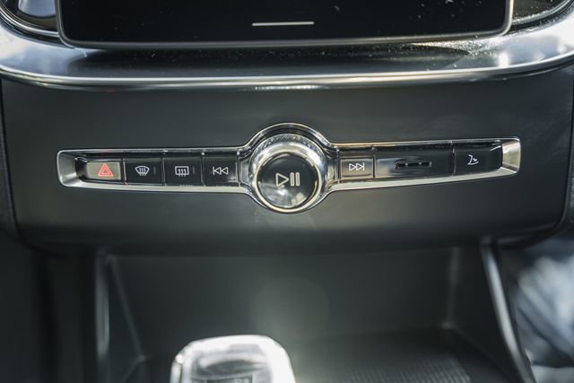 Used 2025 Volvo XC90 B6 Plus image 22