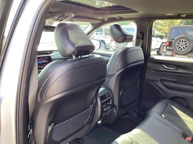 New 2025 Jeep Grand Cherokee Altitude image 21