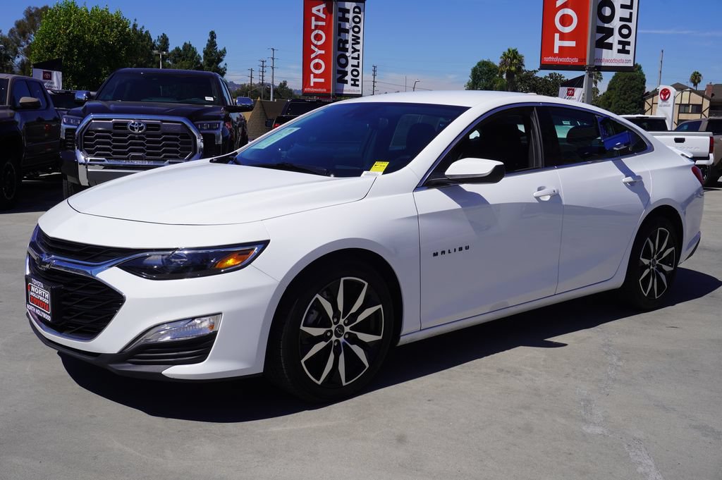 Used 2025 Chevrolet Malibu RS FWD image 4
