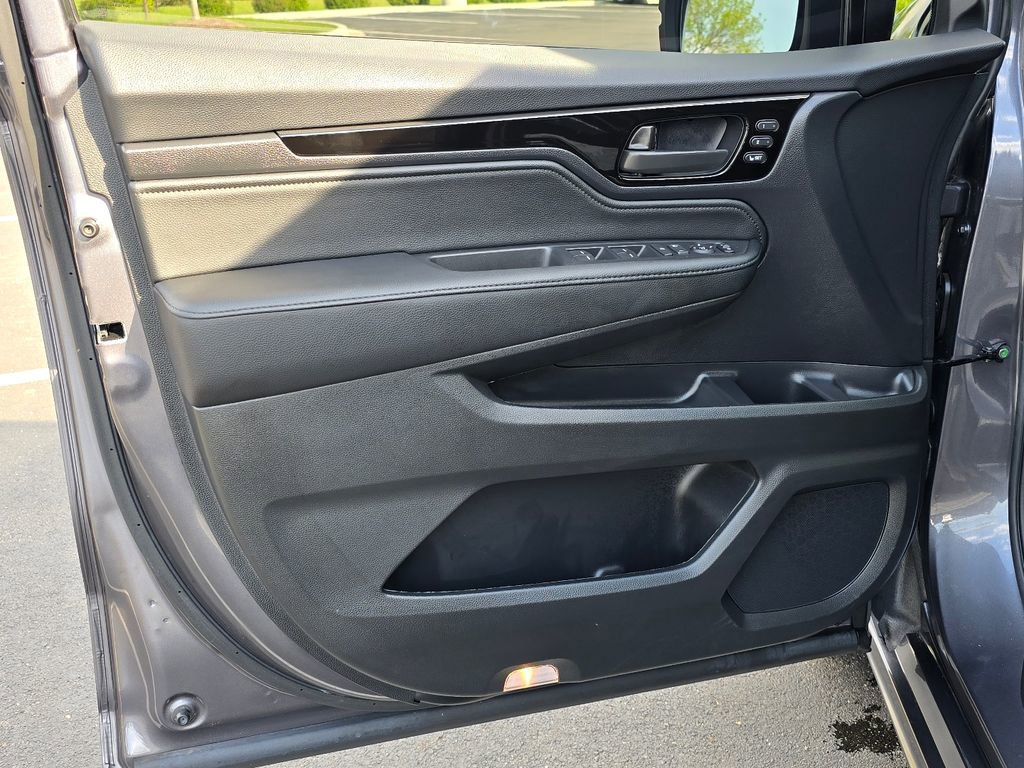 Used 2025 Honda Odyssey Touring image 11