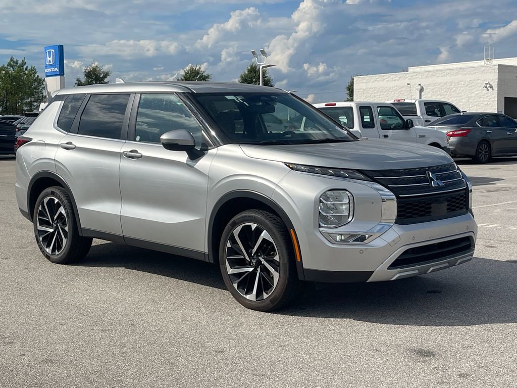 Used 2024 Mitsubishi Outlander SE