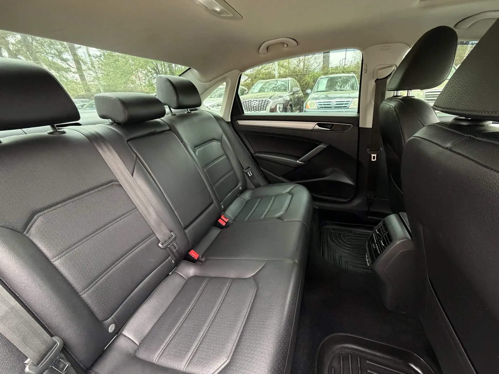 Used 2019 Volkswagen Passat 2.0T Wolfsburg FWD image 13
