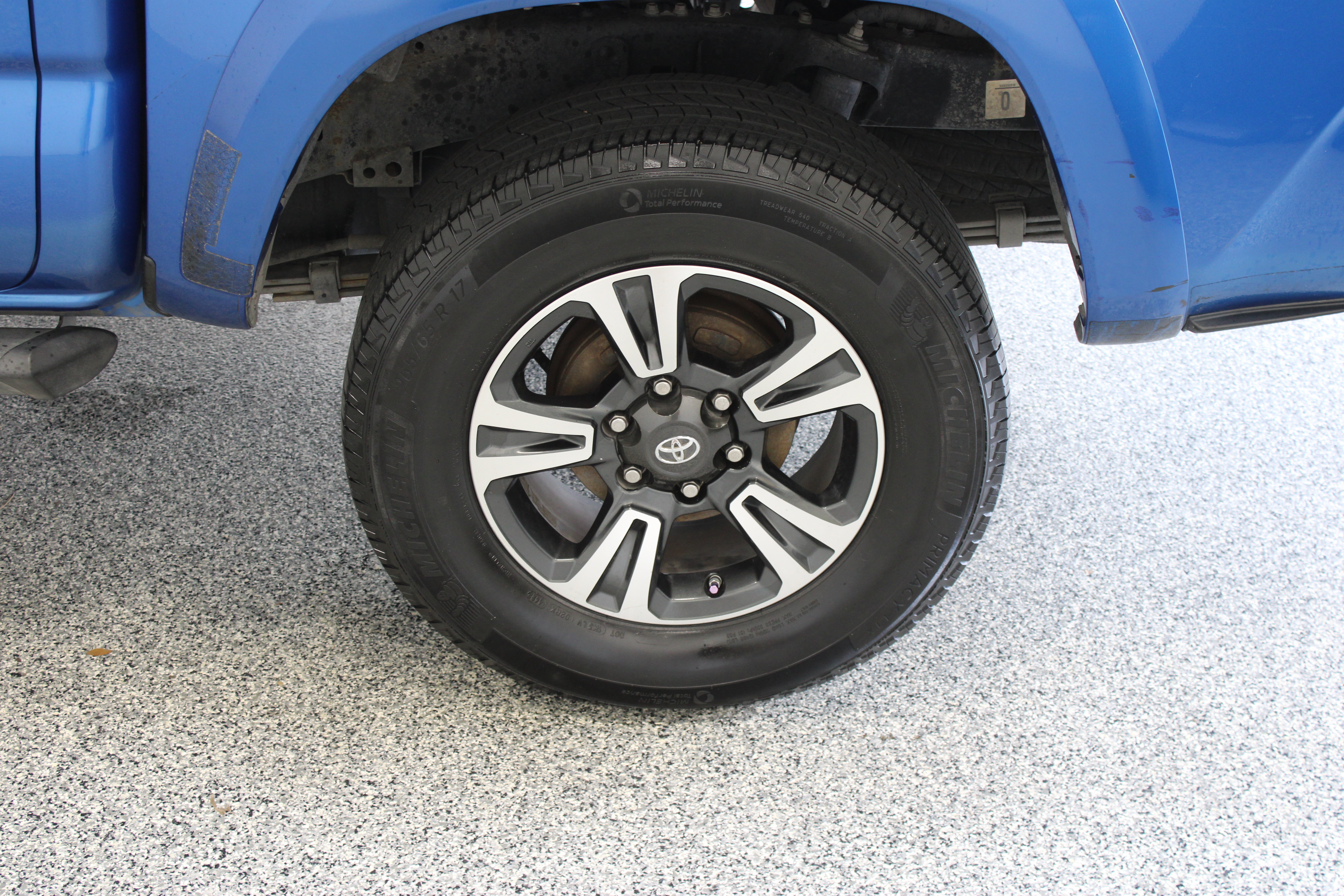 Used 2017 Toyota Tacoma TRD Sport w/ Tow Package RWD image 11