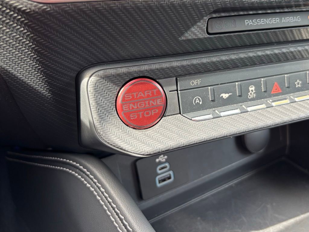 Used 2025 Ford Mustang GT Premium image 27