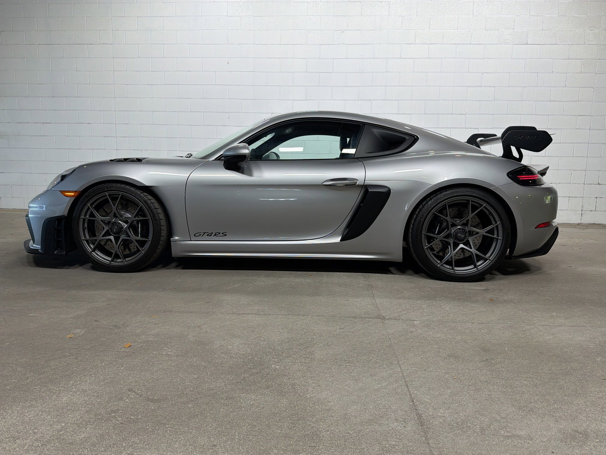 Used 2025 Porsche 718 Cayman GT4 RS w/ Chrono Package RWD image 2