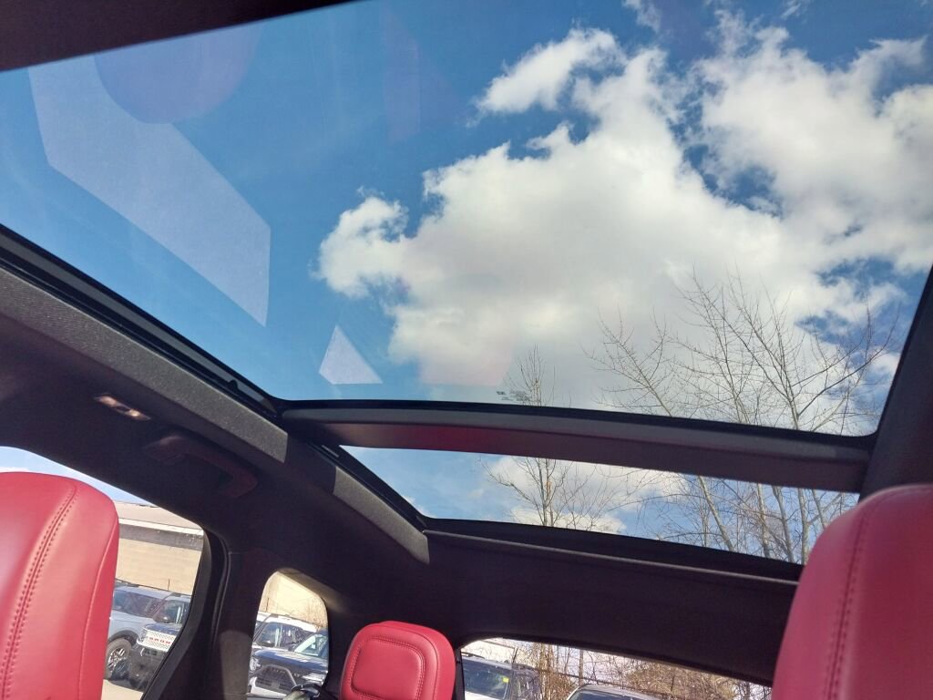 Used 2025 Lincoln Corsair Grand Touring w/ Equipment Group 301A image 15