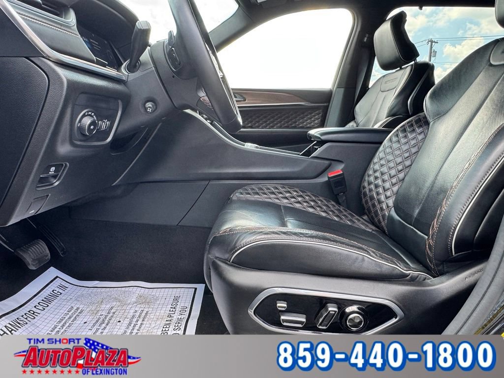 Used 2021 Jeep Grand Cherokee L Summit w/ Luxury Tech Group V AWD/4WD image 39