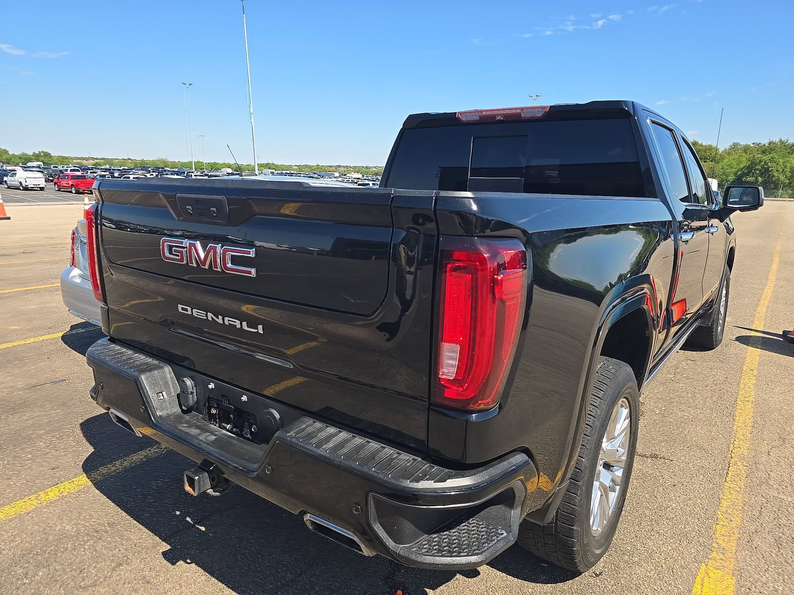 Used 2019 GMC Sierra 1500 Denali w/ Technology Package AWD/4WD image 3