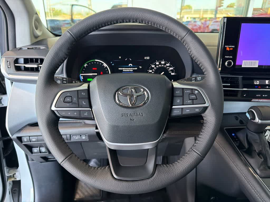 New 2026 Toyota Sienna XLE FWD image 21