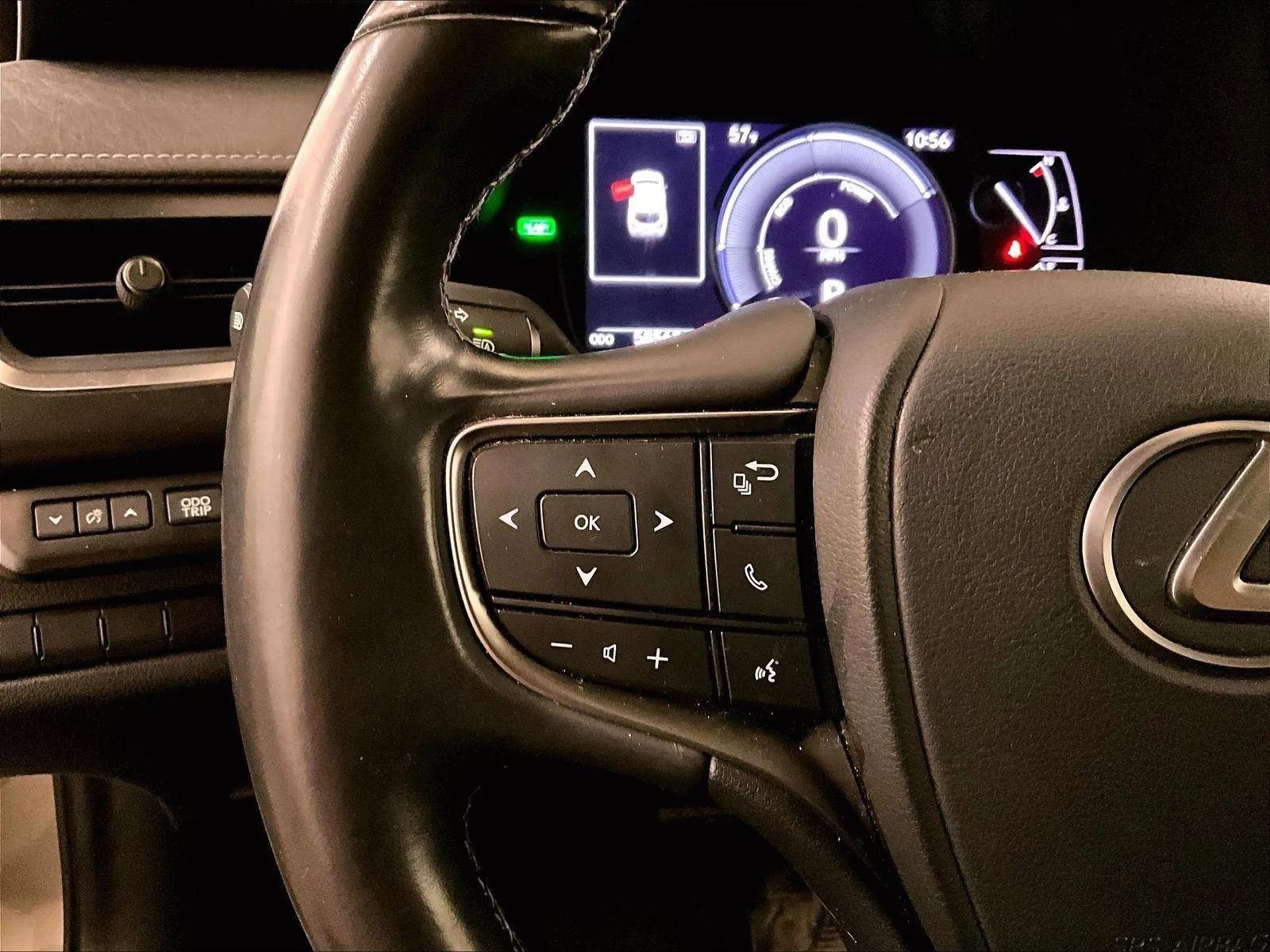 Used 2019 Lexus UX 250h w/ Premium Package AWD/4WD image 17