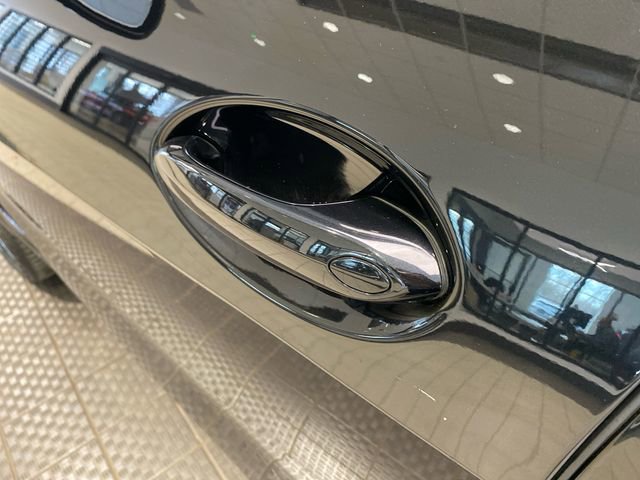 Used 2023 BMW X5 M50i w/ Parking Assistance Package image 9