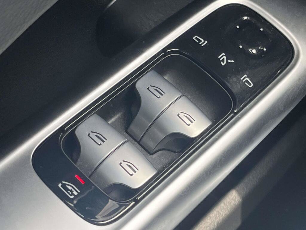 Certified 2023 Mercedes-Benz C 300 4MATIC Sedan image 32