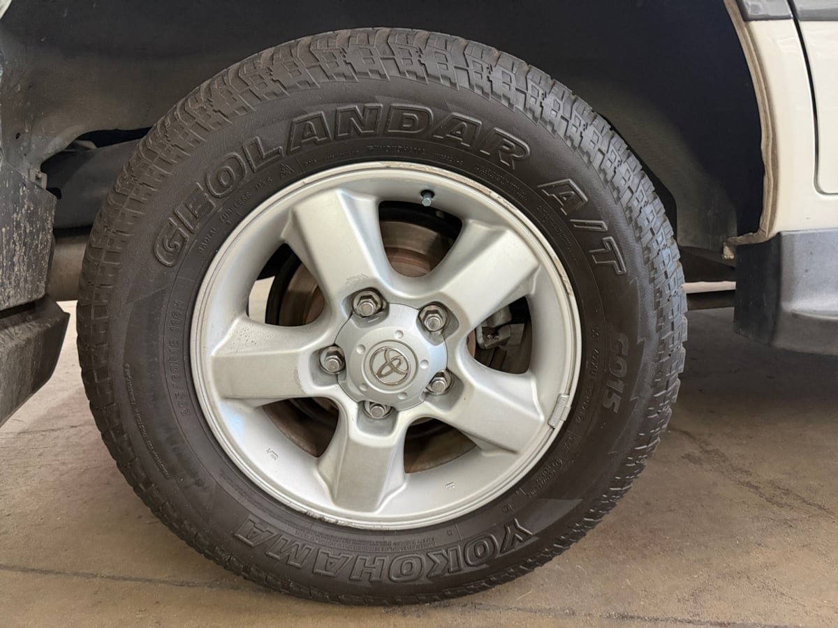 Used 2004 Toyota Land Cruiser AWD/4WD image 24