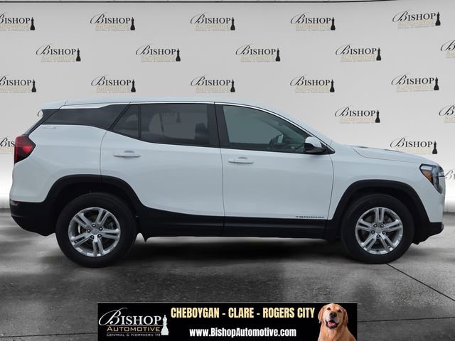 Used 2024 GMC Terrain SLE w/ LPO, Floor Liner Package FWD image 11