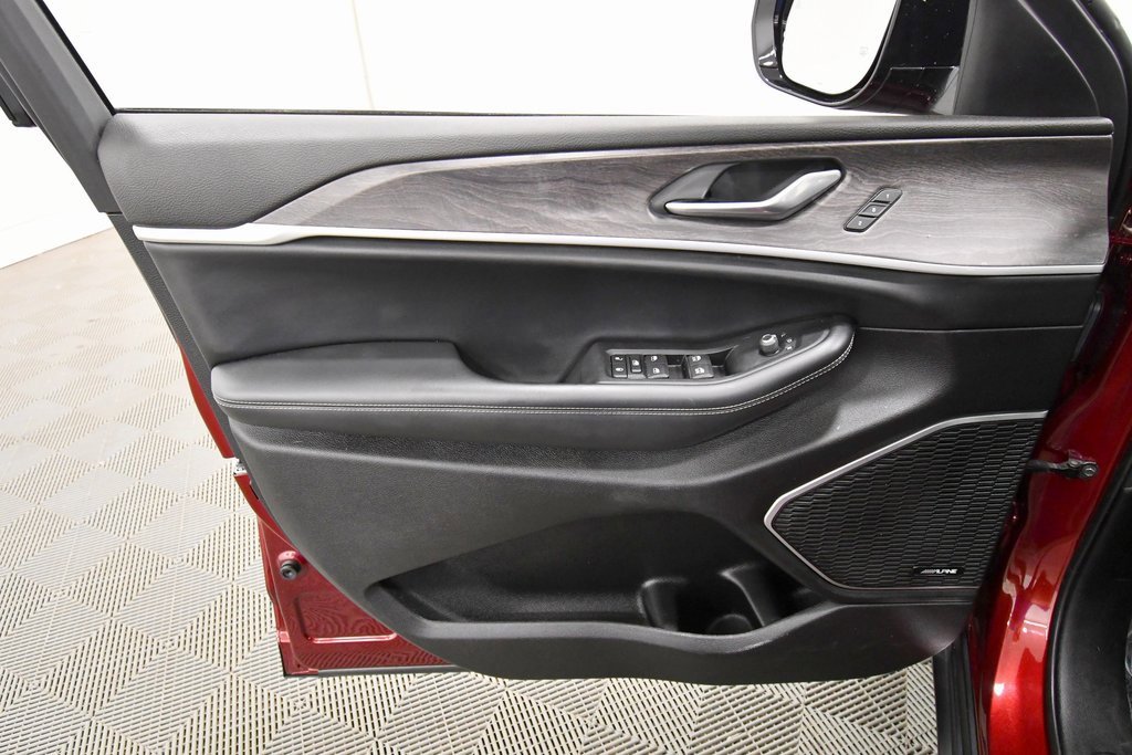 Used 2022 Jeep Grand Cherokee L Limited image 13