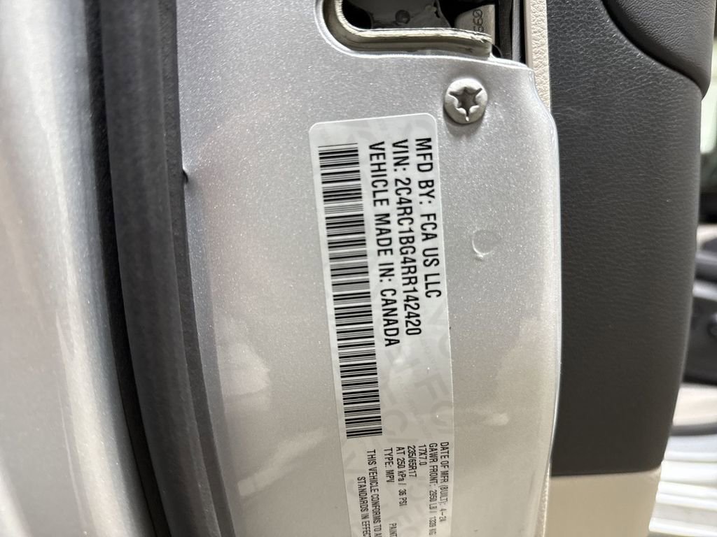 Used 2024 Chrysler Pacifica Touring-L image 27